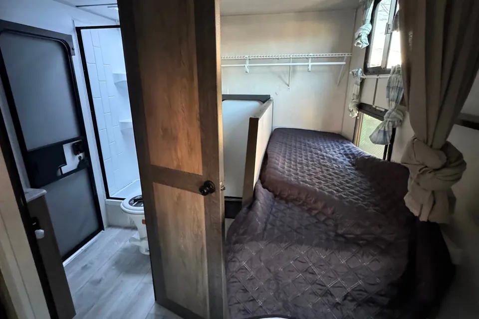 Eddie’s Forest River 276bhle Travel Trailer