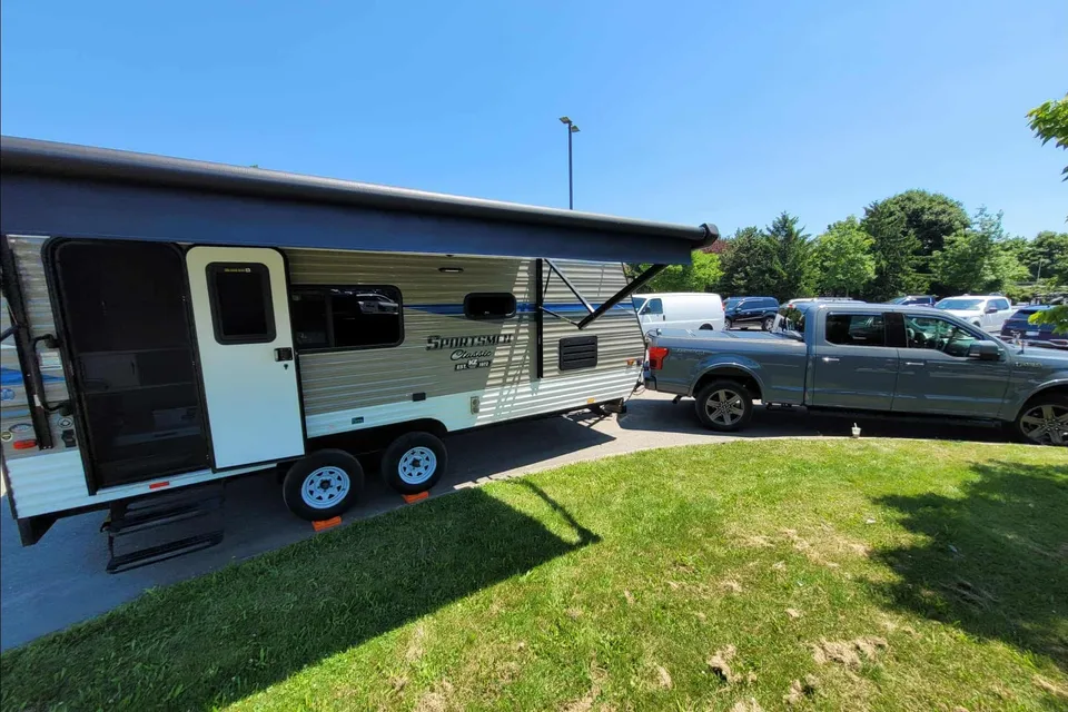 2021!! MOTORIZED FISHING BOAT! E-BIKES! MOVIE PROJECTOR! BBQs! Moe's KZ Sportsmen 190 Toyhauler