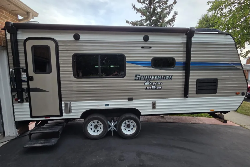 2021!! MOTORIZED FISHING BOAT! E-BIKES! MOVIE PROJECTOR! BBQs! Moe's KZ Sportsmen 190 Toyhauler