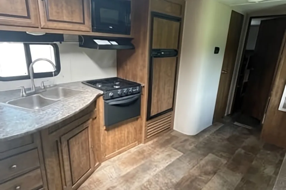 Brent's Crossroads Z1 Travel Trailer