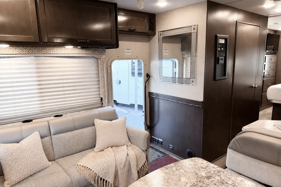 (#11) Gorgeous Class C Motorhome - Zion park, Burning man, Festivals, EDC