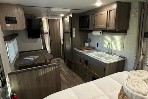 BRAND NEW RV! 2021 Gulf Stream RV Amer-Lite 24BH