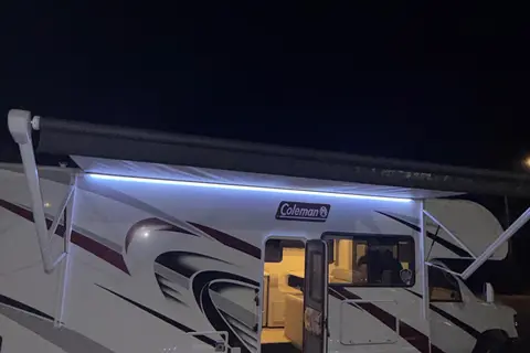 Roscoe’s Thor Motor Coach