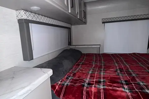 Roscoe’s Thor Motor Coach