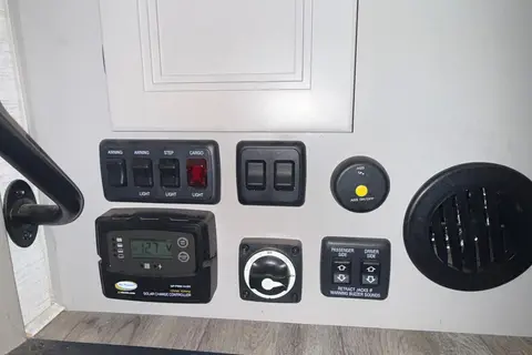 Roscoe’s Thor Motor Coach