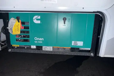 Roscoe’s Thor Motor Coach