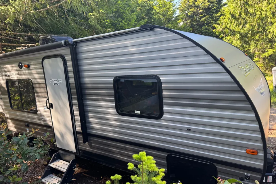 “The Sandpiper” LOCATED ON HORNBY ISLAND