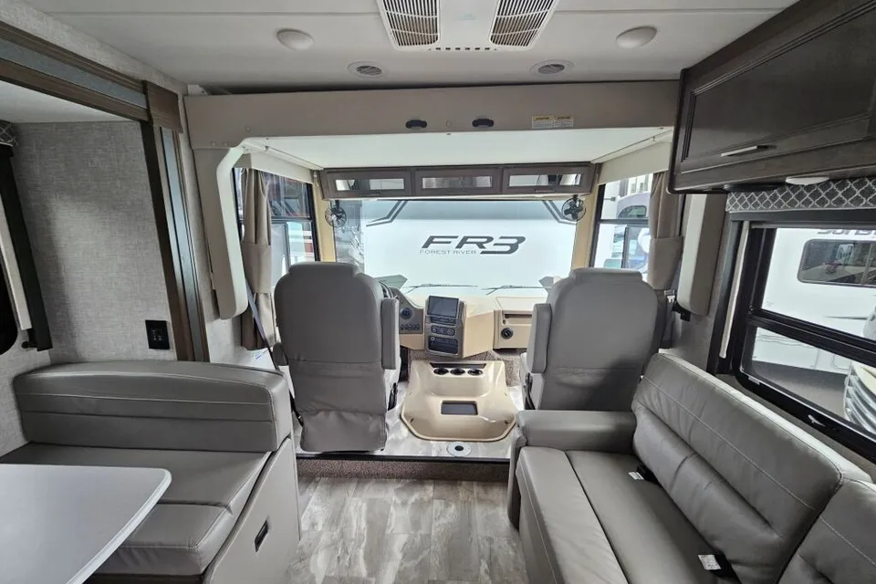 Argento's Thor Motor Coach WINSPORT 34J Class A