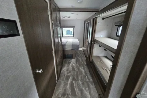 Argento's Thor Motor Coach WINSPORT 34J Class A