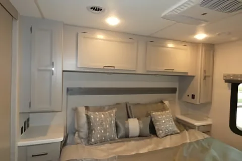 Argento's Thor Motor Coach WINSPORT 34J Class A
