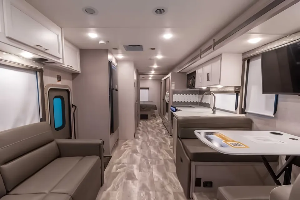 Argento's Thor Motor Coach WINSPORT 34J Class A