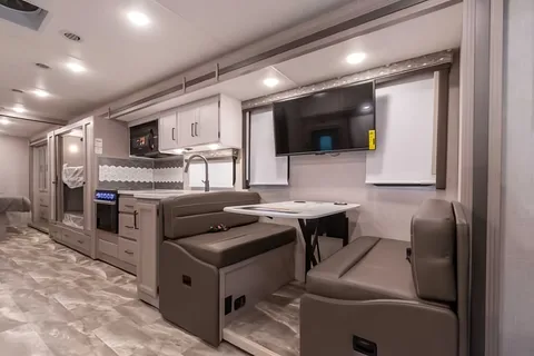 Argento's Thor Motor Coach WINSPORT 34J Class A