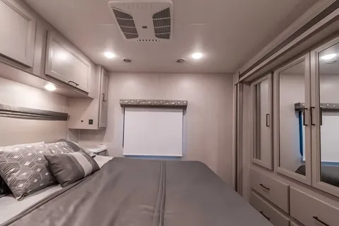 Argento's Thor Motor Coach WINSPORT 34J Class A