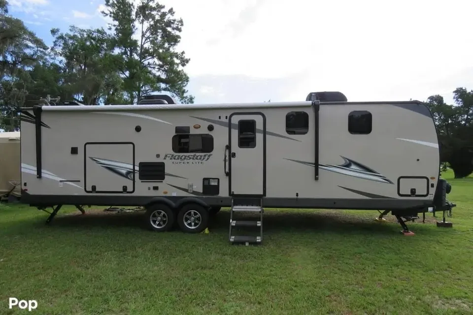 Peter's Forest River Flagstaff super lite 29rbs Travel Trailer