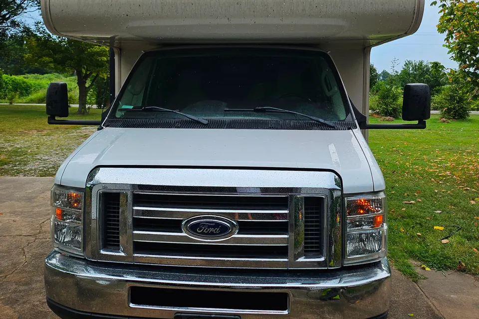 Adventure Ready! Winnebago Minnie Winnie – Sleeps 5–6