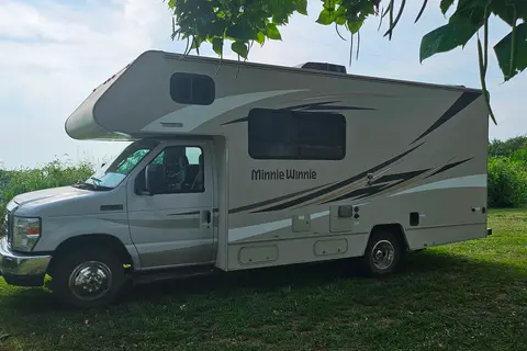 Adventure Ready! Winnebago Minnie Winnie – Sleeps 5–6