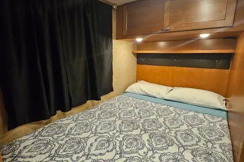 Adventure Ready! Winnebago Minnie Winnie – Sleeps 5–6