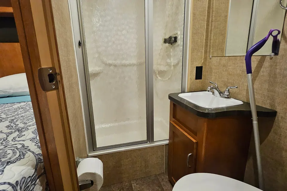 Adventure Ready! Winnebago Minnie Winnie – Sleeps 5–6