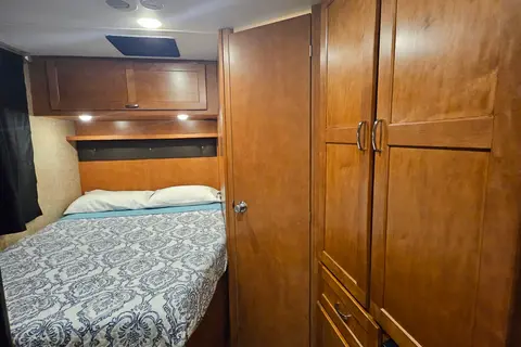 Adventure Ready! Winnebago Minnie Winnie – Sleeps 5–6