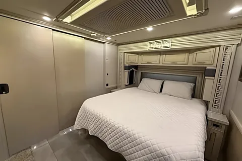 WiFi - Ultra Luxurious - Diesel - King Bed - Air Ride