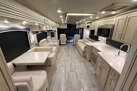 WiFi - Ultra Luxurious - Diesel - King Bed - Air Ride