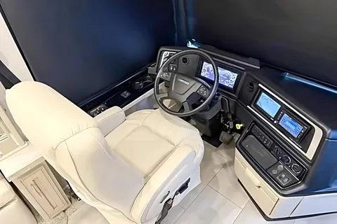 WiFi - Ultra Luxurious - Diesel - King Bed - Air Ride