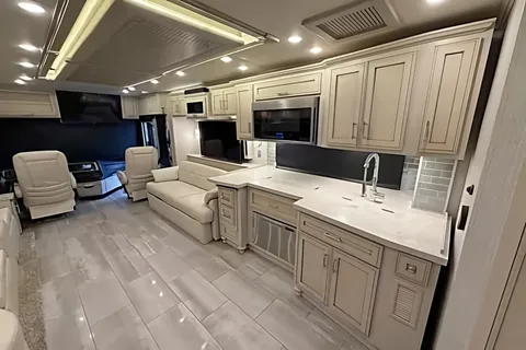 WiFi - Ultra Luxurious - Diesel - King Bed - Air Ride