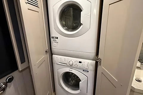 WiFi - Ultra Luxurious - Diesel - King Bed - Air Ride