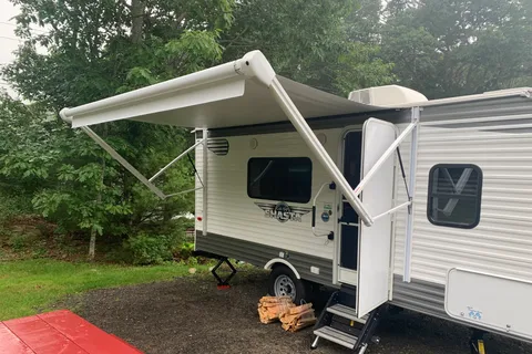 Monarch Meadows 18RQ Rear Bath