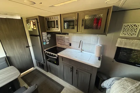 Monarch Meadows 18RQ Rear Bath