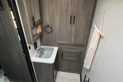 Monarch Meadows 18RQ Rear Bath