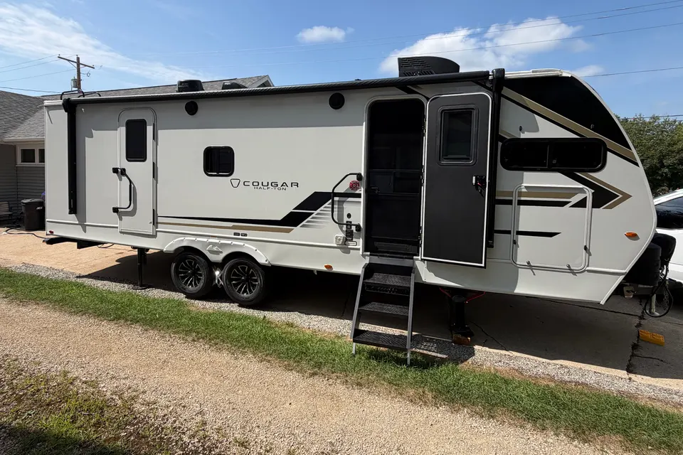 Andrew's Keystone Cougar 25FKD Travel Trailer