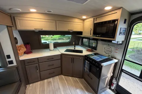 Andrew's Keystone Cougar 25FKD Travel Trailer