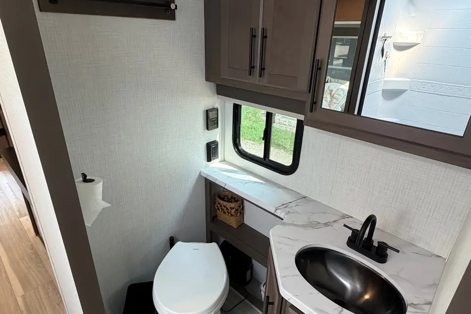 Andrew's Keystone Cougar 25FKD Travel Trailer
