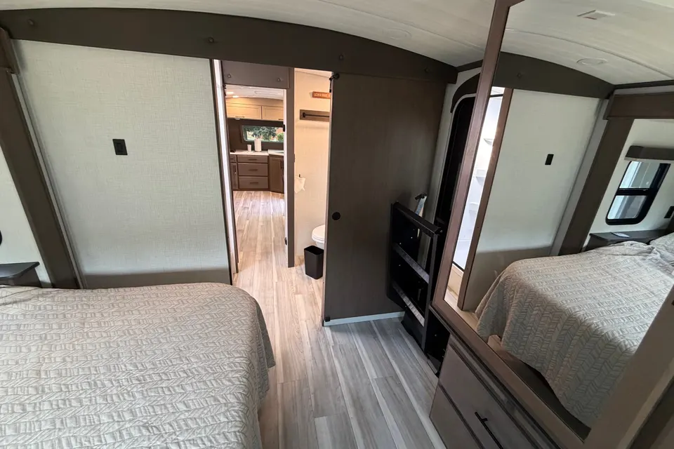 Andrew's Keystone Cougar 25FKD Travel Trailer