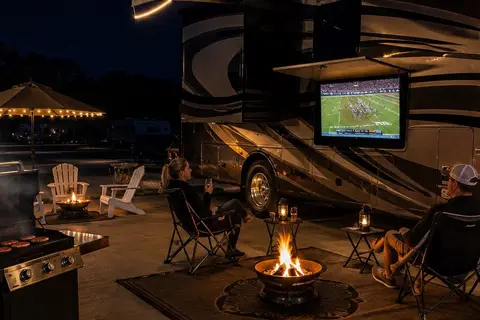 Shell Yeah! Luxury motorhome glamping-resort pool -5 mins to beach