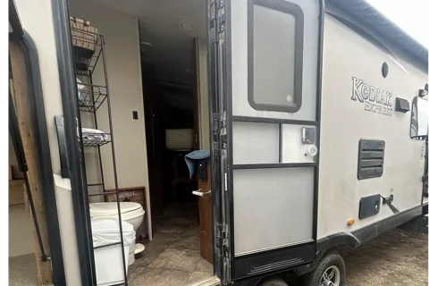 Ken's Kozy Kodiak Express 299BHSL Travel Trailer