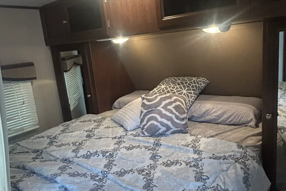 Ken's Kozy Kodiak Express 299BHSL Travel Trailer