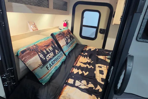 Adventure-Ready Armor 10LT Off-Road Camper | Easy Tow | Pet Friendly
