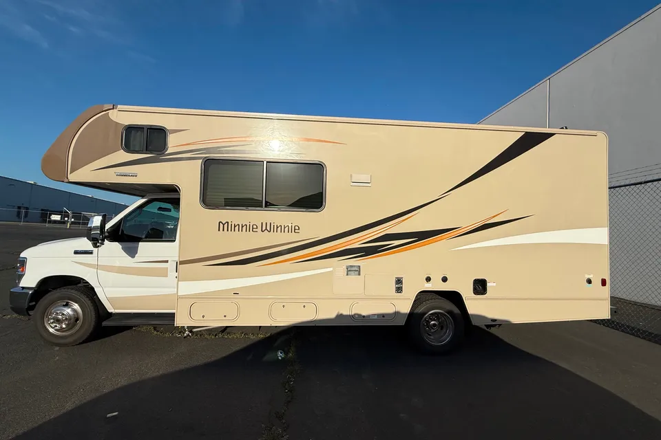 Winnebago Minnie Winnie Class C