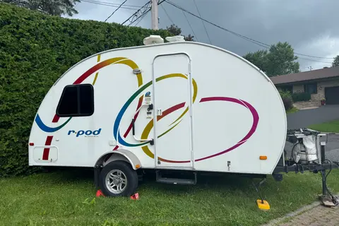 R-Pod 172 | Petite roulotte familiale facile à tirer | Tout équipée