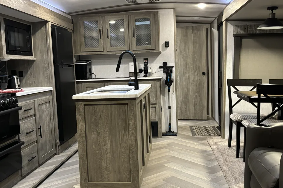 "Acosta" 2022 Forest River Salem Hemisphere - Great for Entertaining Sleeps 4
