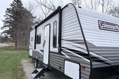 Clarkie & O’s Coleman 214Bh Travel Trailer