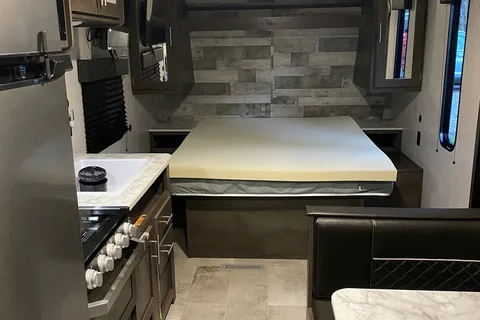 Clarkie & O’s Coleman 214Bh Travel Trailer