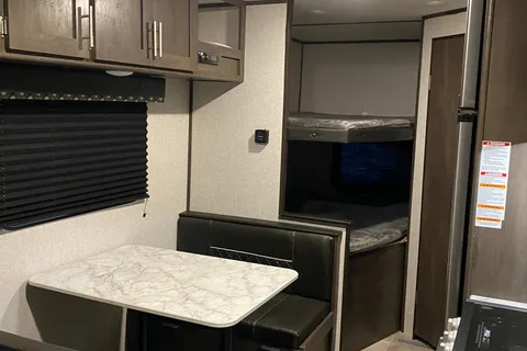 Clarkie & O’s Coleman 214Bh Travel Trailer