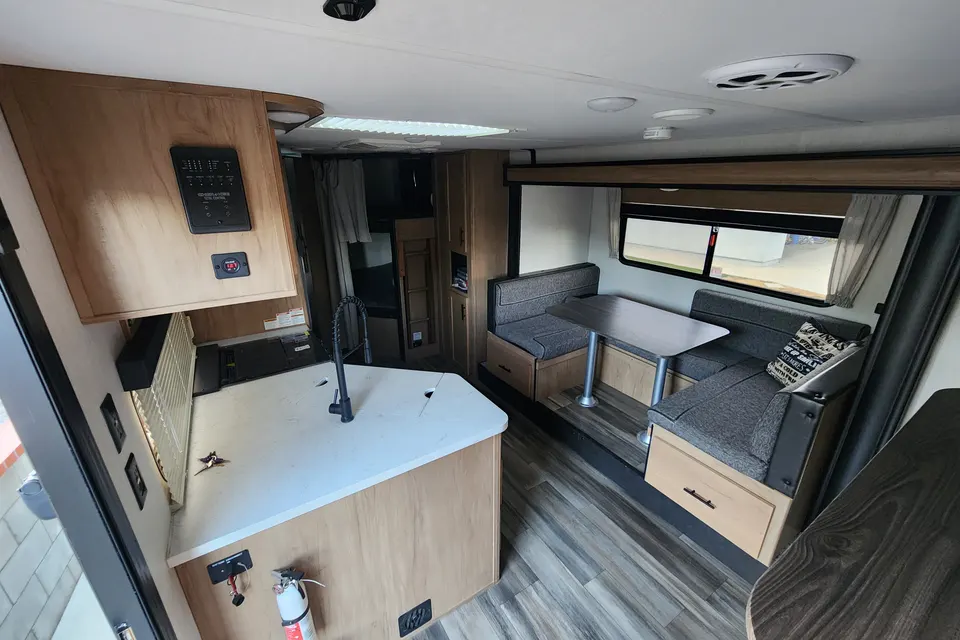 Caramazza Forest River 23DBH Travel Trailer