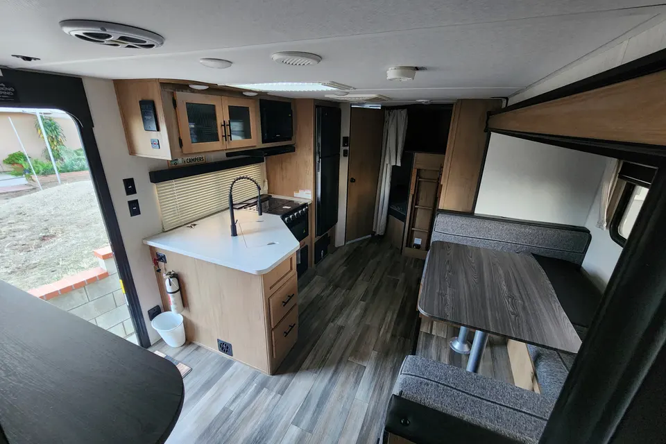 Caramazza Forest River 23DBH Travel Trailer