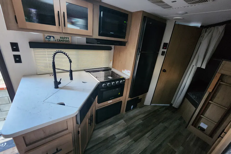 Caramazza Forest River 23DBH Travel Trailer