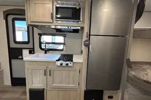 2026 Coachmen Summit Series 7 184BHSX Travel Trailer