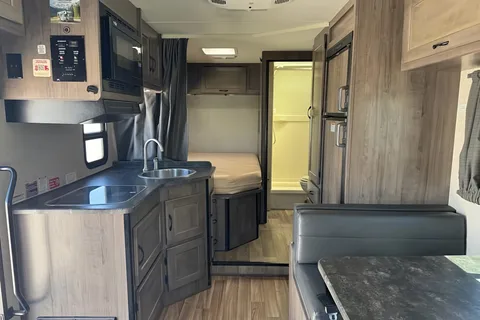 Prenston's Winnebago 24' Mini Winnie Class C